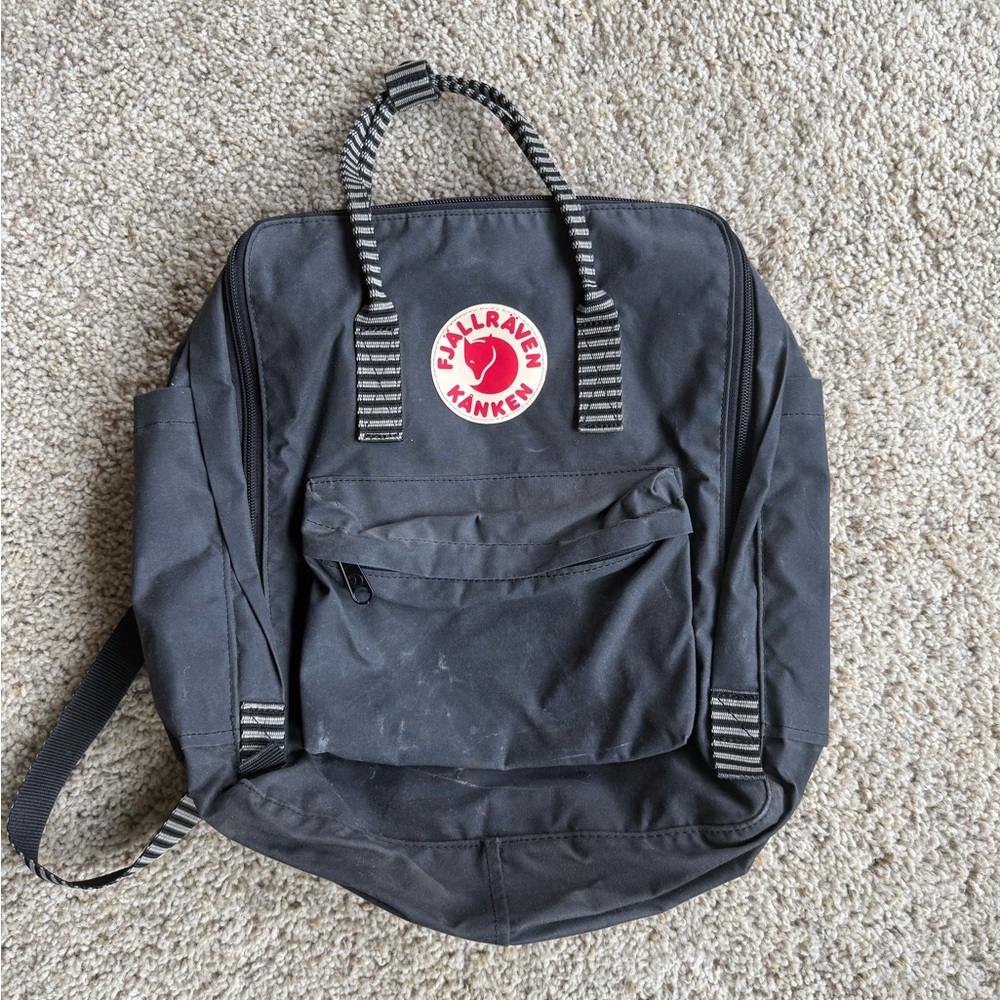 Fjallraven Kånken Dark Gray Backpack